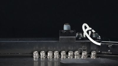 Alimentador de tornillos, screw feeder, alimentando tornillos en línea