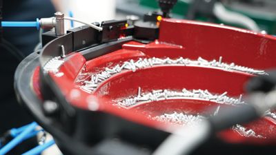 Alimentador de tornillos de tazón, bowl screw feeder, alimentando tornillos